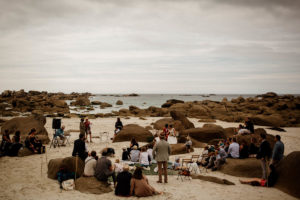 Ceremonie laïque en bord de mer