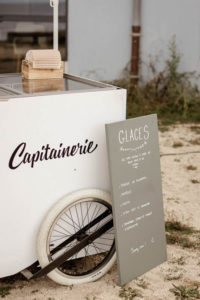Ceremonie laïque en bord de mer